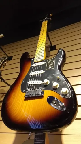 Fender Stratocaster American Ultra Luxe Nova