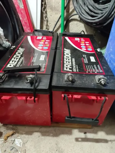 Vende-se 2 baterias 150 amperes interessados chamar no ZAP *