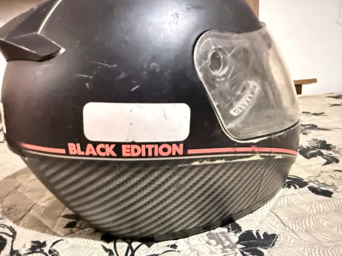 Vendo capacete usado