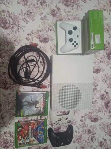 Xbox One S com SSD + 2 jogos+ 2 controles