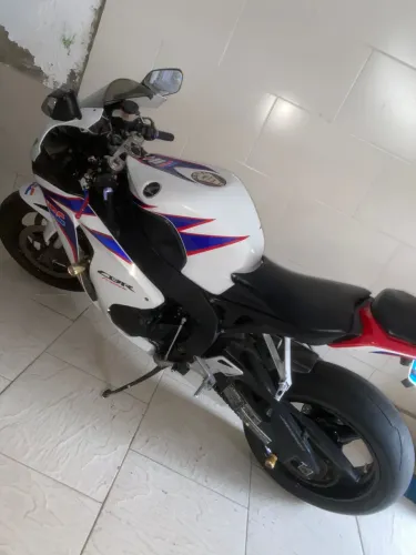 CBR1000