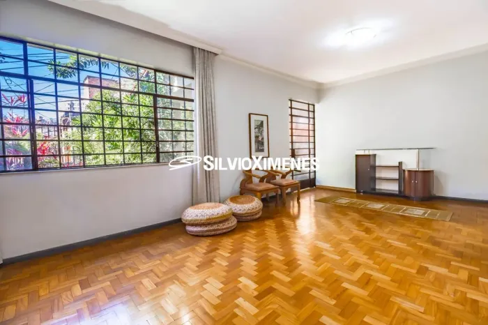 Casa com 5 quartos à Venda, Vila Paris - Belo Horizonte