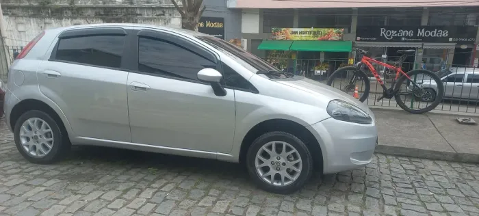 Fiat Punto HLX 1.8 Flex 8V 5P 2010