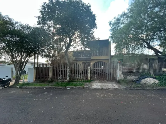 Casa para locação na Região Oeste de Londrina com 4 quartos sendo 2 suítes