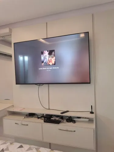 Painel de TV de até 65 polegadas