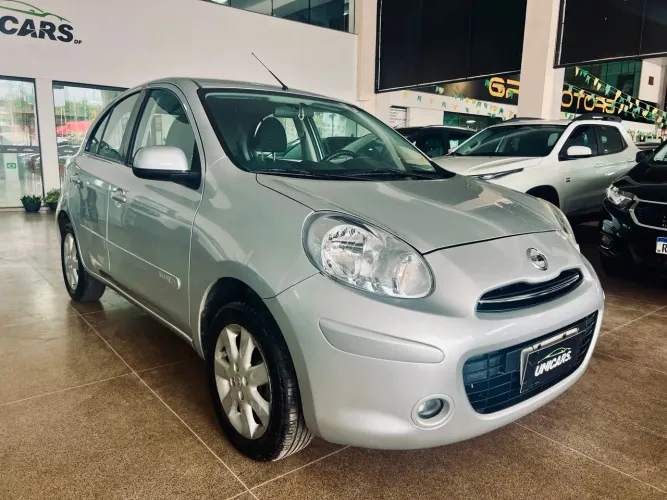 Nissan March 1.0 12V Flex 5P 2014