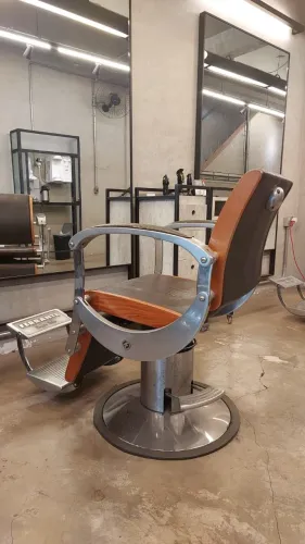 Cadeira Ferrante Profissional para Barbearia - Hidráulica/Reclinável