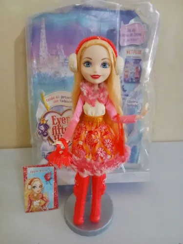 Boneca Apple White - Feitiço de Inverno Ever after high