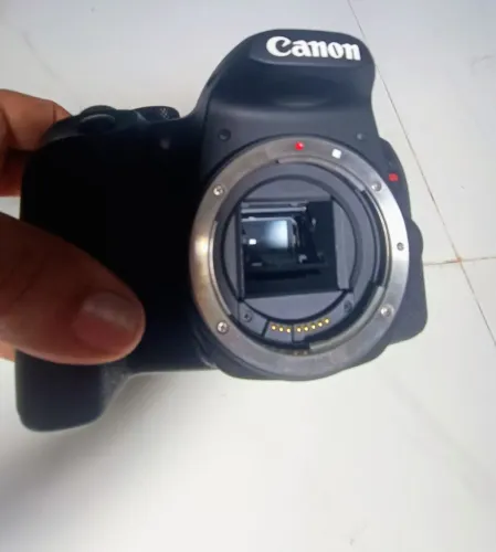 CAMERA FOTOGRÁFICA CANON EOS T8I