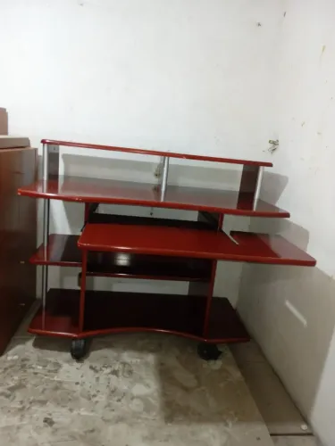 Mesinha de computador mogno