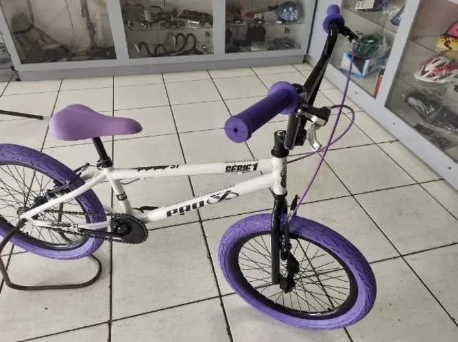 Bicicleta BMX aro 20 Pro X nova totalmente personalizada faixa de 6/12 anos.