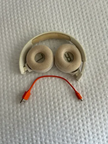 Fone de ouvido JBL Branco