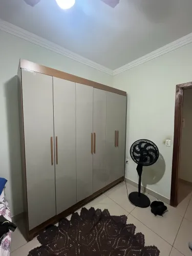 GUARDA-ROUPA 6 PORTAS - SEMINOVO (APENAS 3 MESES DE USO)