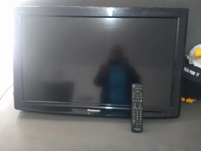 TV LCD 32 P modelo TC L 32C 10B Panasonic com defeito 