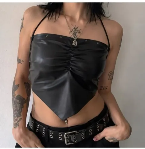 Cropped couro fake 