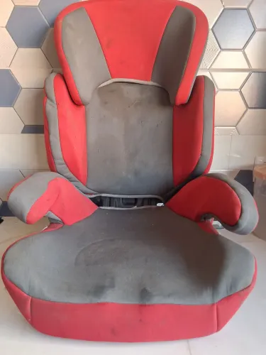 Vendo cadeirinha p carro usada. Nao entrego