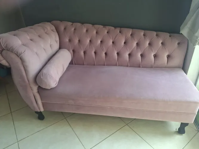 Divã em capitonê