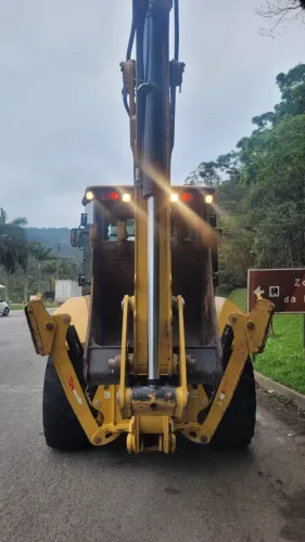 RETROESCAVADEIRA 4X4 - CAT 416
