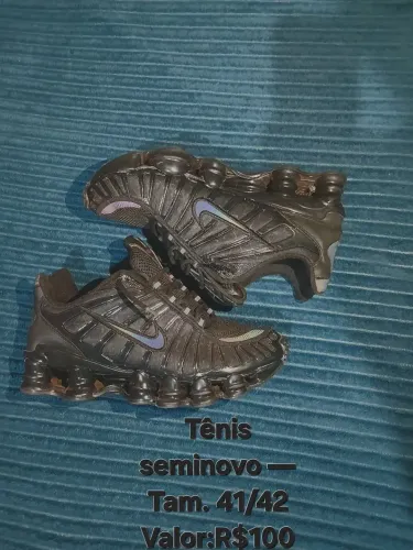 Tênis seminovo ? Tam. 41/42<br>Valor:R$150