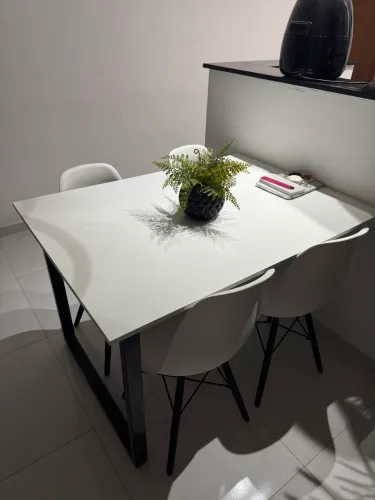 Conjunto mesa embutir + 4 cadeiras