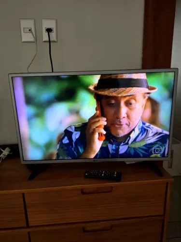 TV LG 32" + Fire Stick HD