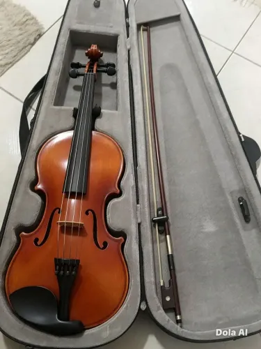Violino semi profissional em ótimo estado para vender, valor $600