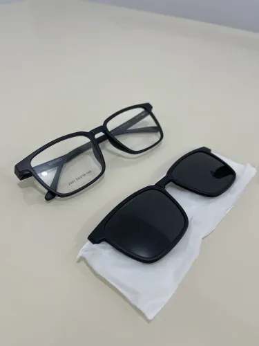 Armação para óculos de grau + lente escura ClipOn