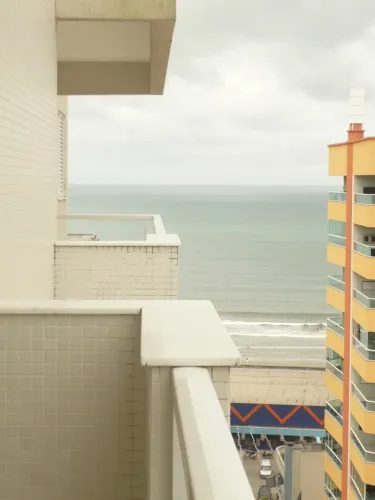 Itapema apartamento de 4 quartos poucos metros do mar