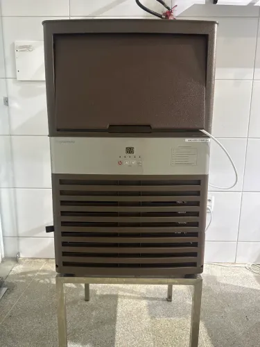 Máquina de gelo TH 80 impomac 58 KG por dia