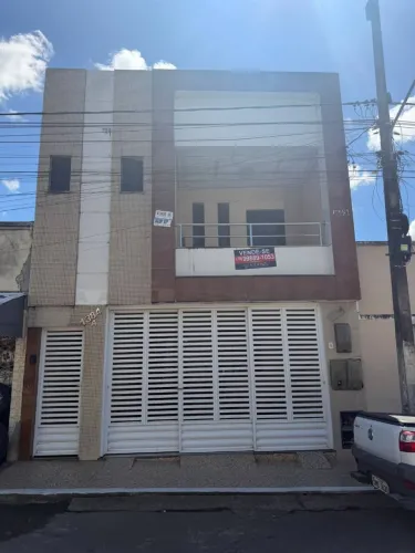 Casa financiável com 4 quartos Apenas o pavimento superior à venda