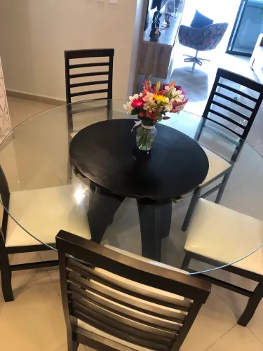 Mesa de jantar redonda de vidro com tampo giratório 1,40 m com 06 cadeiras