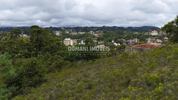 Terreno Maravilhoso com Ótima Topografia na Região do Atalaia - Campos do Jordão/SP