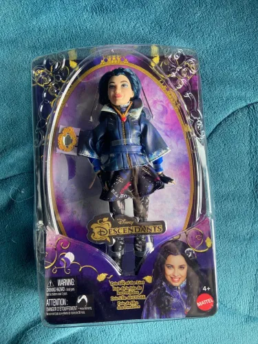 Boneca Evie descendentes mattel (LACRADA)