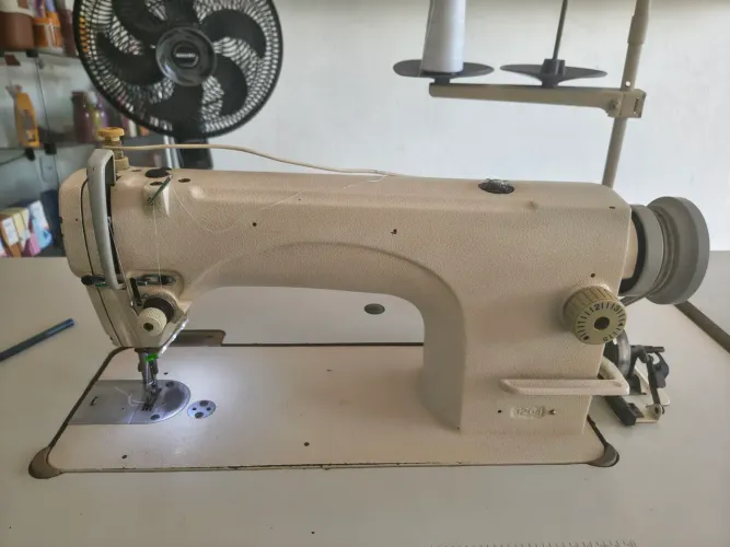 Máquina reta industrial