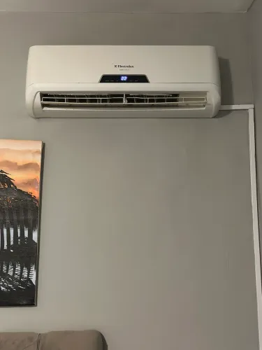 Ar-condicionado Split Electrolux Eco Turbo 9.000 BTUs - 220V - Excelente Estado
