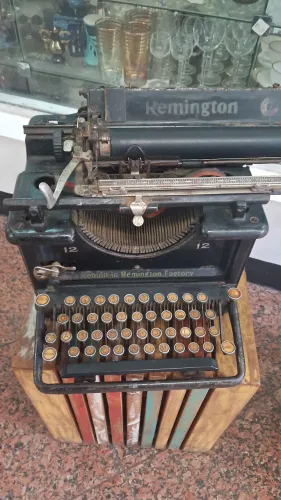 Rara Máquina de escrever Remington 12 vendemos como decoração