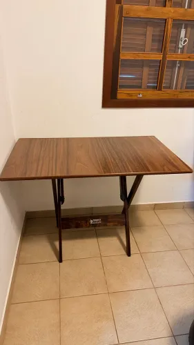 Mesa de madeira dobrável Tarimatã - Seminovo