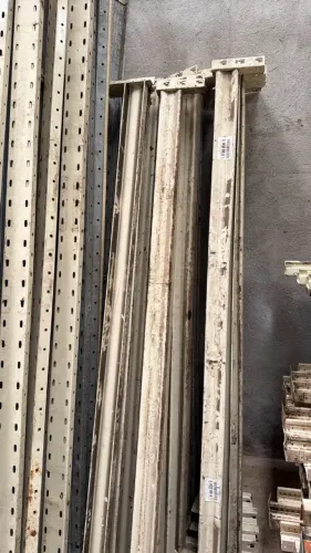 Porta Palete usado - Montante com 6 metros e longarinas com 2,30m últimas unidades.