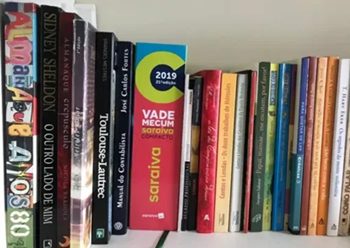 Livros de leitura e didáticos seminovos