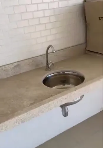 Bancada Pia Granito Branco Siena 1,30m X 0,60m. Acompanha Cuba 