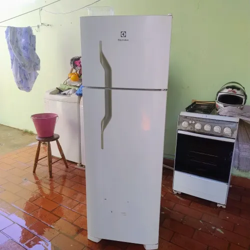 Geladeira Electrolux 260L