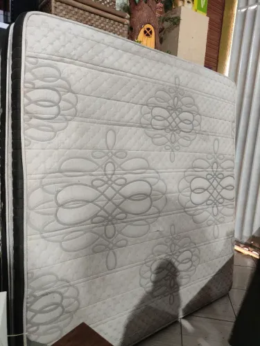 Cama king precisa de limpeza