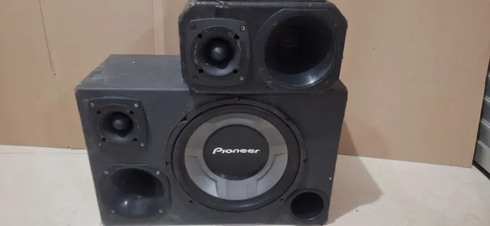 Caixa de som automotiva