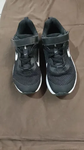 Tênis Nike infantil masculino semi novo tamanho 33