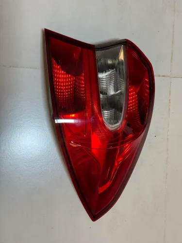Lanterna traseira Ford Ka+ Sedan