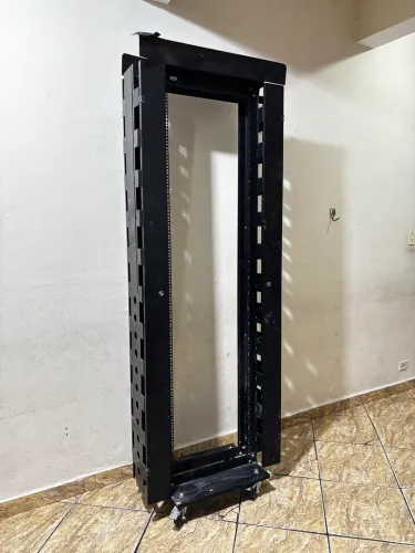 Rack Coluna Torre 19 Polegadas 44U 2,30m com Guias Finger e Rodízios