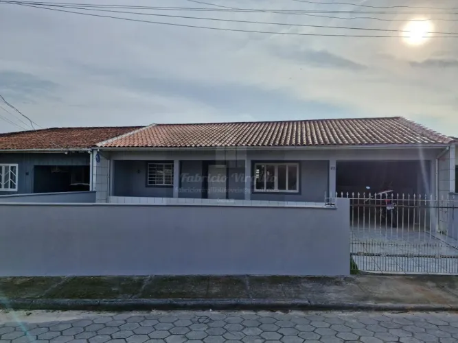 Casa para Venda em Paulo Lopes, 2 dormitórios, 2 banheiros, 2 vagas