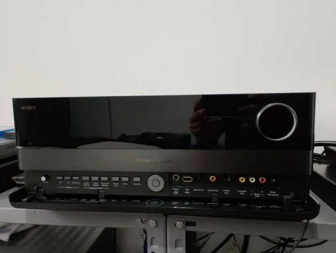 Amplicador Receiver Harman Kardon AVR 7550HD 7.2 110W por canal 85 Amperes 20,6 kg