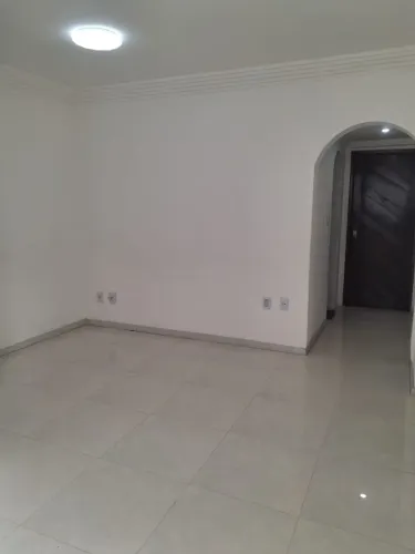 Apto 2/4, dependência completa 69 m2 na Rua Odilón Dórea- Brotas