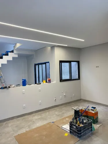 Vendo meus serviços temos pedreiro profissional eletricista e pintor cada um com seu ponto